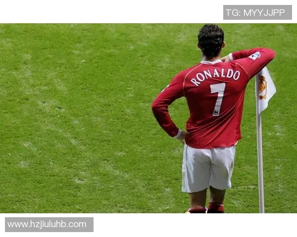 足球场上的王者风范霸气足球明星闪耀出场瞬间